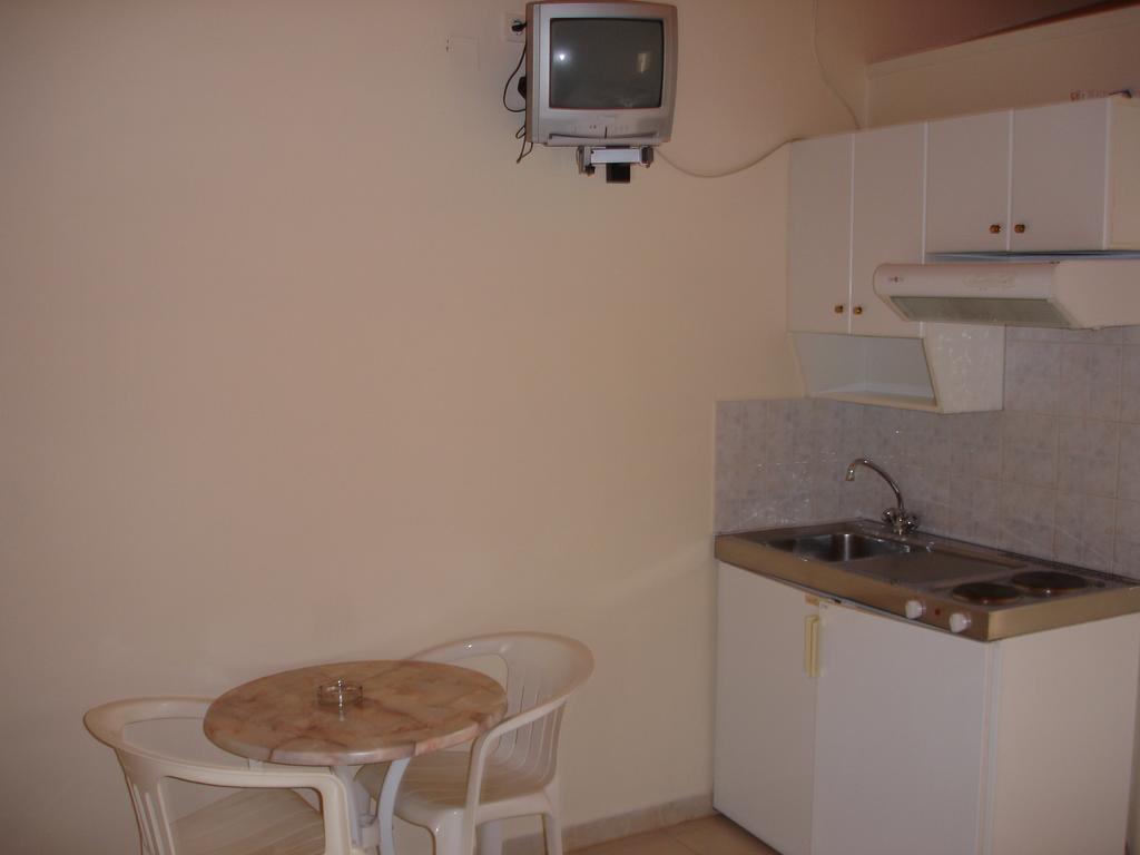 Epi Apartments Лурдата Стая снимка
