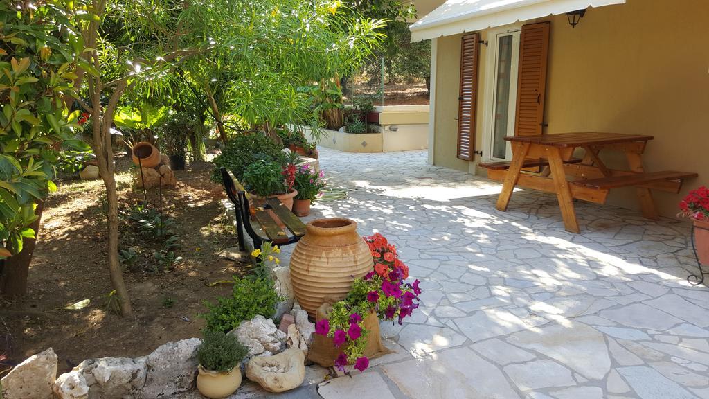 Epi Apartments Лурдата Екстериор снимка