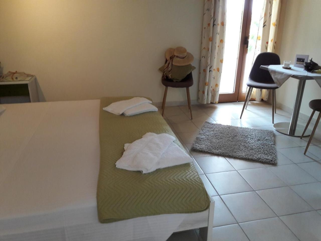 Epi Apartments Лурдата Екстериор снимка