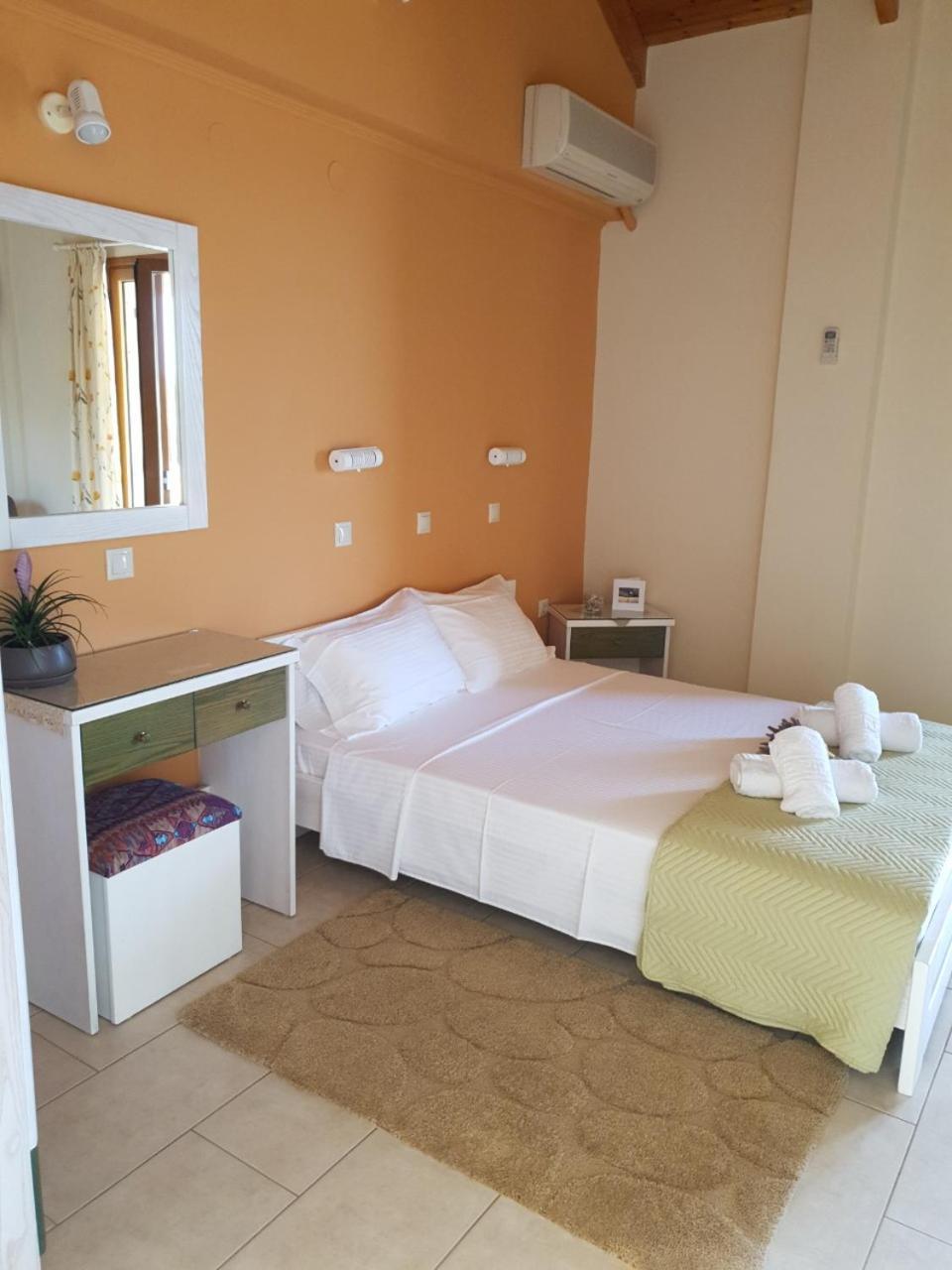 Epi Apartments Лурдата Екстериор снимка