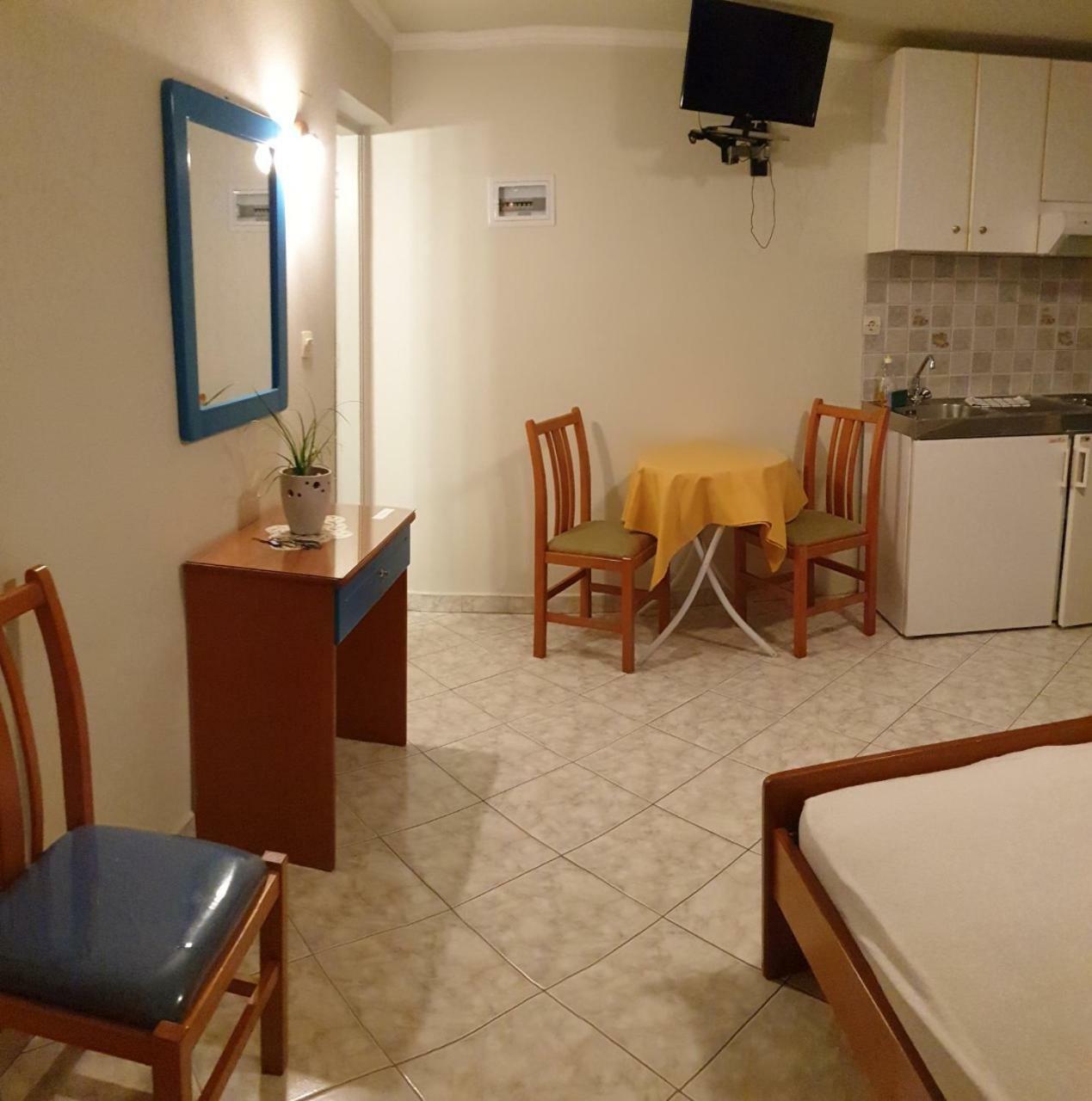 Epi Apartments Лурдата Екстериор снимка