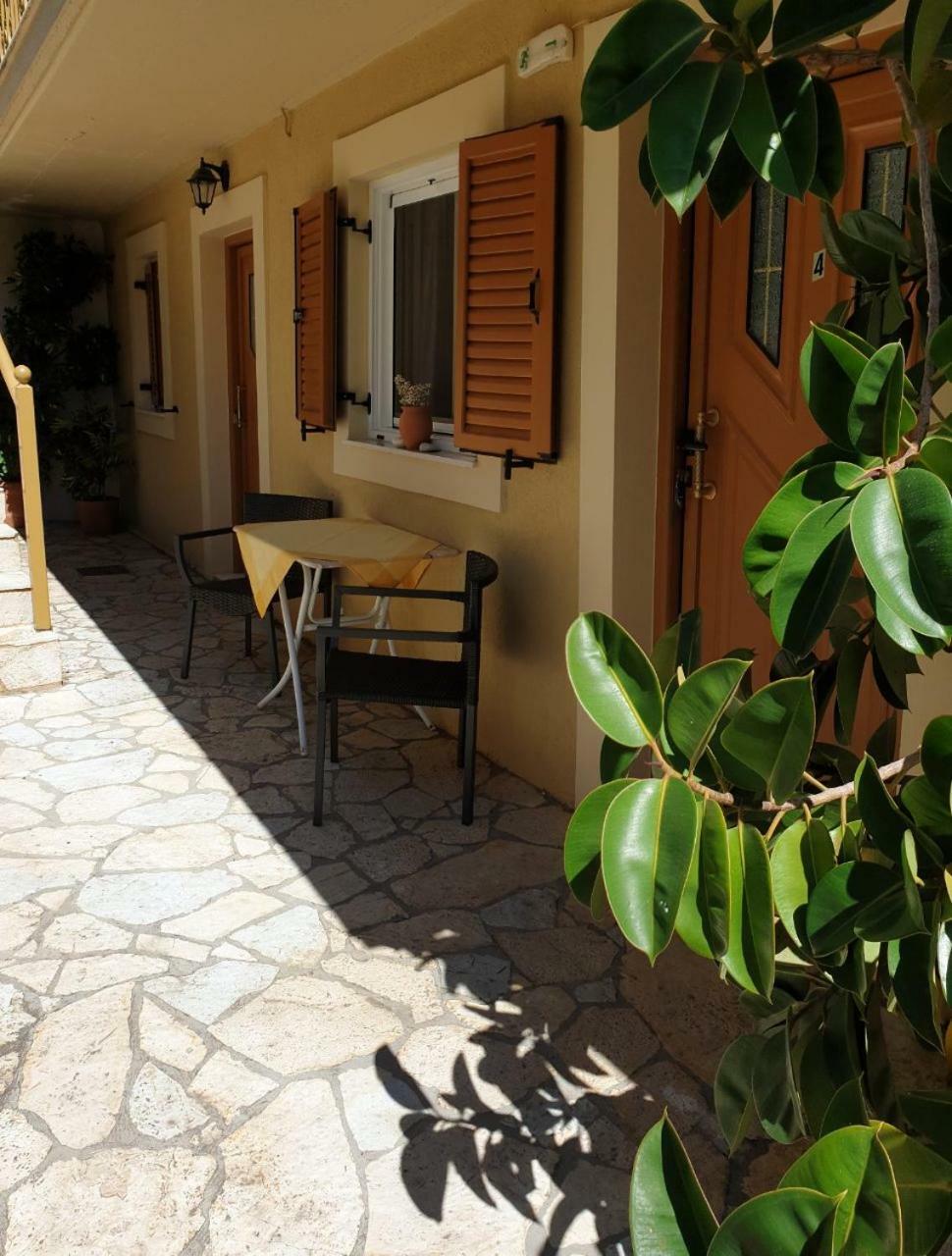 Epi Apartments Лурдата Екстериор снимка